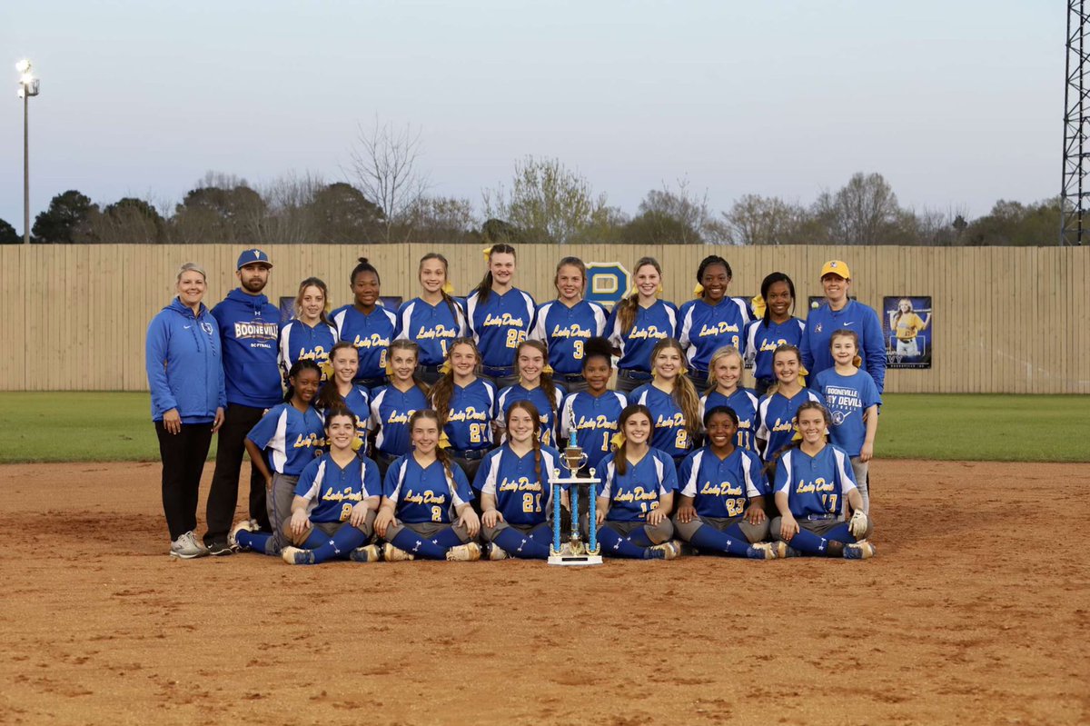 AllisonGross12's tweet photo. Congrats to the PCT Champions 💙🥎 💛#6yearsinarow #bluedevilstandard https://t.co/D8yoCI8ZN1
