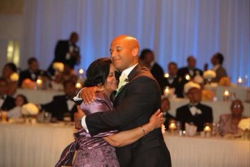 JohnFBarros's tweet photo. My mother and father immigrated from Cabo Verde in West Africa. They found community in Boston, and instilled in me the values of hard work and giving back. I’m running for Mayor to honor them and all working people in Boston. https://t.co/mr8FEbMsbE