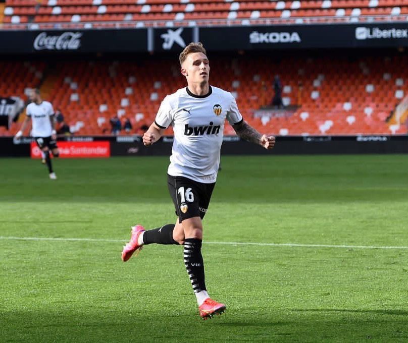 Gran partido del equipo, feliz por la victoria y el gol. Seguimos!!!!!! <a href="/valenciacf/">Valencia CF</a> 💪 #AMUNTValencia 🦇