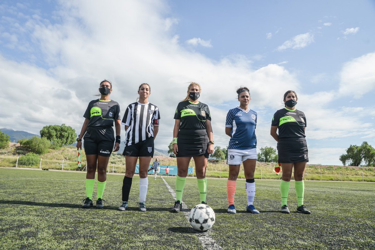 BienestarUNCUYO's tweet photo. ♀️COPA MUJERES LÍDERES
Se jugó la final del Cuadrangular amistoso de fútbol femenino en el @CUncuyo. 
👇👇👇 https://t.co/TwcEhXn5cx