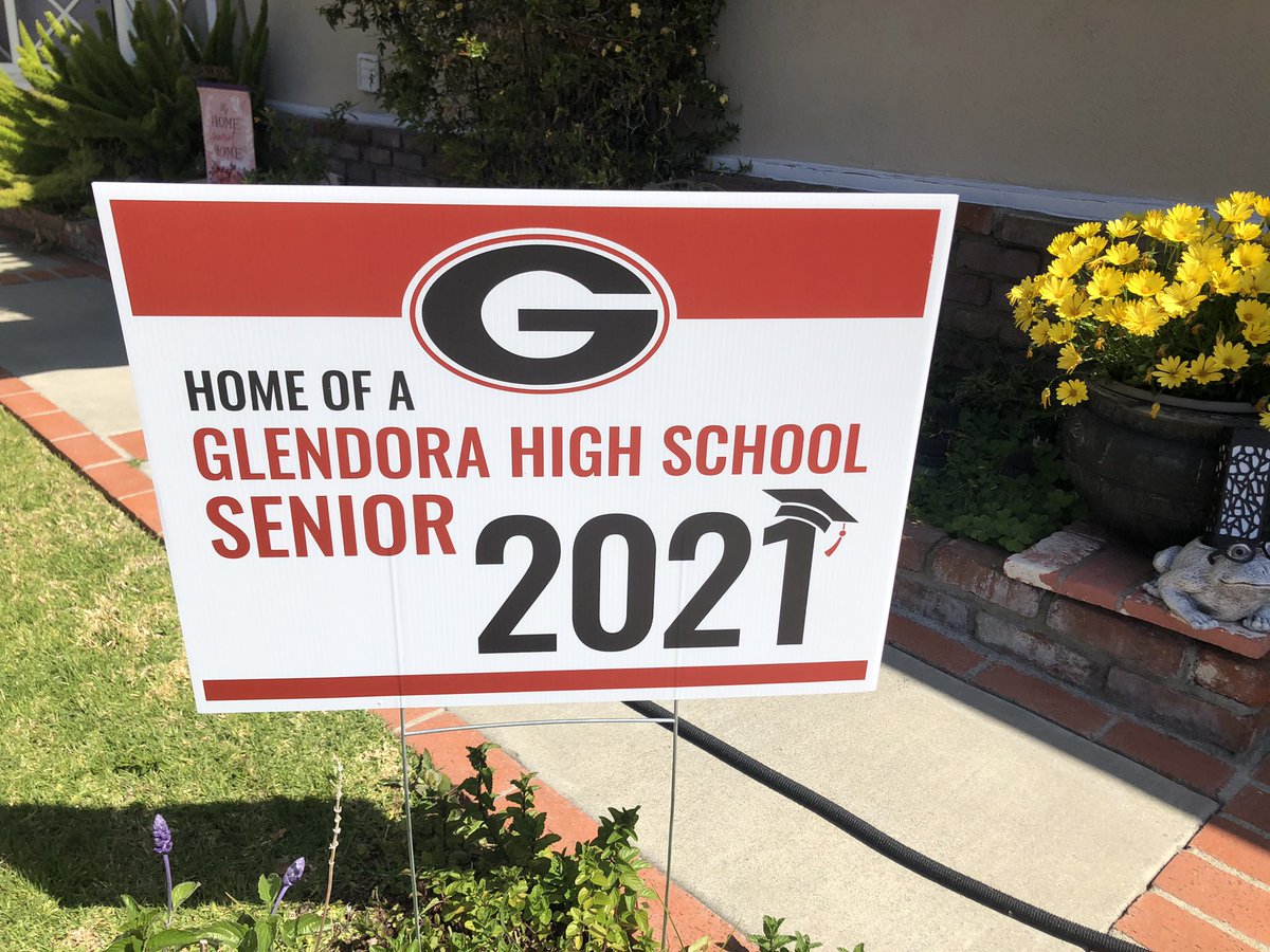 jnorell5's tweet photo. Loving our Seniors a little extra on this “21st” day. #Classof2021 #Glendoragrit #T4L https://t.co/QkSQDREK1D