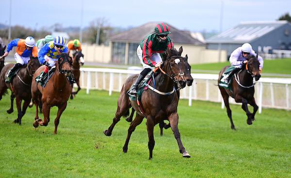 joeysheridan8's tweet photo. Delighted to kick the season off with a winner especially for @d_g_hogan 💪🏻 Well done to The Westeners syndicate @Davens05                                    @Baxter_Edits                                                #cyrusdallin https://t.co/d8AlsyOJUM