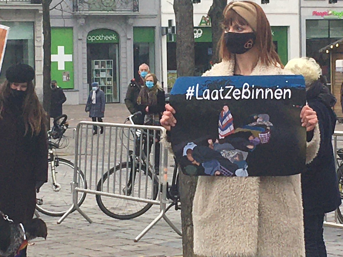 GrenzeloosGent's tweet photo. We kwamen vandaag met #GentZonderGrenzen op straat in het kader van de jaarlijkse dag tegen #racisme. Ook de dodelijk grenzen rond Europa zijn een product van racisme waar in 2021 geen plaats meer voor is! https://t.co/3kGuv7Js4h