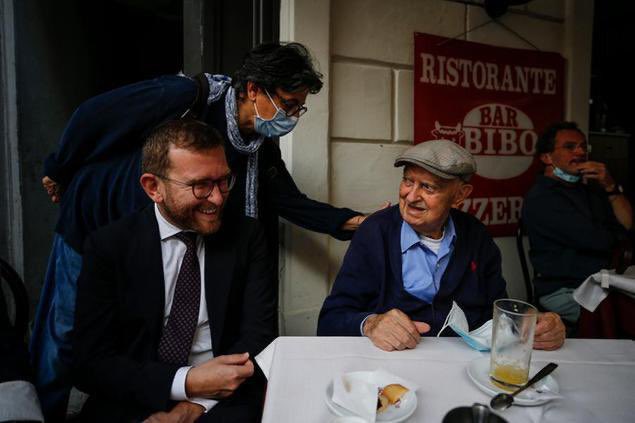 peppeprovenzano's tweet photo. Oggi avrebbe compiuto 97 anni. Era nato il #21marzo, a primavera. L’anno scorso non fu possibile festeggiare. “Apri una bottiglia di vino buono”, disse. Sì, rosso. Come piaceva a lui. Va be’, un po’ mi manca. Ma la sua storia, dallo zolfo alle stelle, è una storia che non muore. https://t.co/IEmFvHO3aK