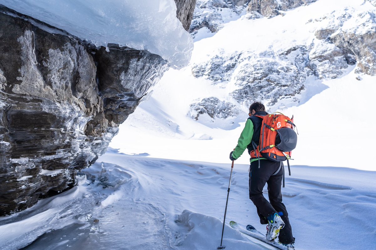paysdesecrins's tweet photo. Certains ont profité de ce magnifique temps pour faire quelques virages ! ⛷

Et vous, quel était votre programme ? 

📸 Rogier van Rijn https://t.co/HeAnXeZqz7