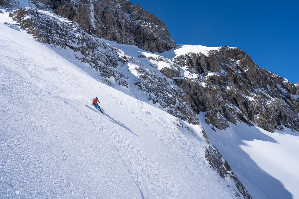 paysdesecrins's tweet photo. Certains ont profité de ce magnifique temps pour faire quelques virages ! ⛷

Et vous, quel était votre programme ? 

📸 Rogier van Rijn https://t.co/HeAnXeZqz7