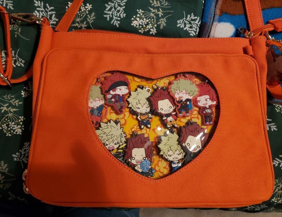 itabagcentral's tweet photo. Ship: KiriBaku
Series: BNHA
Itabagger: @KB_shark

The synthetic flowers add such a beautiful depth to this bag. All the matching merch is super cute too! 

-PB 👾 https://t.co/rW4HtDdfz3