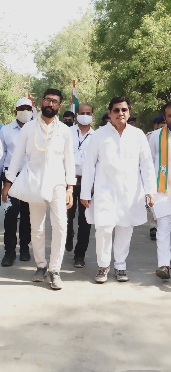 nsbhatt75's tweet photo. #मेघालय_के_मुख्यमंत्री_माननीयश्री_कोनराड_संगमाजी  दांडीयात्रा में  पदयात्री के साथ जुड़े
વંદે માતરમ 🚩
દાંડીમાર્ચ યાત્રા 2021 🇮🇳
 #DANDIMARCHULTRACHALLENGE  #SVGRYB  #drjigarinamdar  #dandimarch2021 @PMOIndia
@vijayrupanibjp @CRPaatil    @BJP4India @BJP4Gujarat @BJP4BhavngrDist https://t.co/SEpJLseMgj