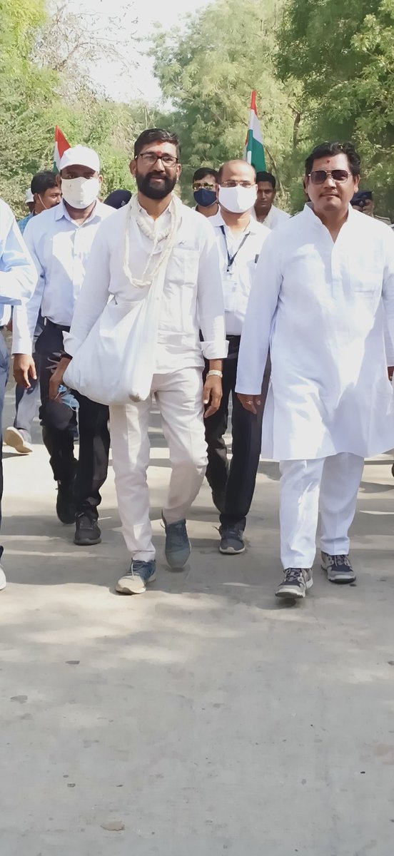 nsbhatt75's tweet photo. #मेघालय_के_मुख्यमंत्री_माननीयश्री_कोनराड_संगमाजी  दांडीयात्रा में  पदयात्री के साथ जुड़े
વંદે માતરમ 🚩
દાંડીમાર્ચ યાત્રા 2021 🇮🇳
 #DANDIMARCHULTRACHALLENGE  #SVGRYB  #drjigarinamdar  #dandimarch2021 @PMOIndia
@vijayrupanibjp @CRPaatil    @BJP4India @BJP4Gujarat @BJP4BhavngrDist https://t.co/SEpJLseMgj