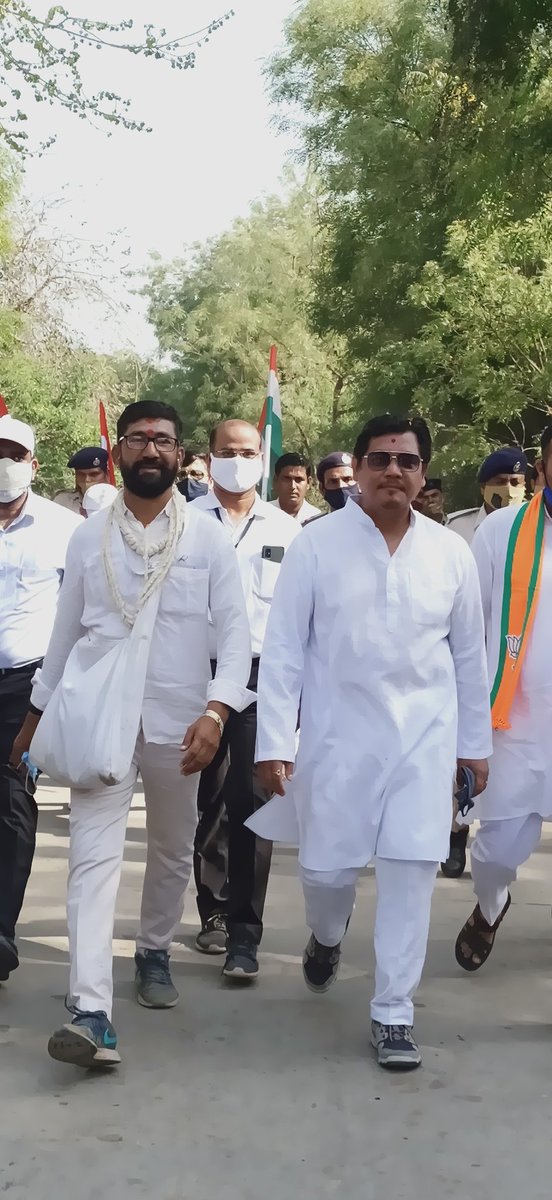 nsbhatt75's tweet photo. #मेघालय_के_मुख्यमंत्री_माननीयश्री_कोनराड_संगमाजी  दांडीयात्रा में  पदयात्री के साथ जुड़े
વંદે માતરમ 🚩
દાંડીમાર્ચ યાત્રા 2021 🇮🇳
 #DANDIMARCHULTRACHALLENGE  #SVGRYB  #drjigarinamdar  #dandimarch2021 @PMOIndia
@vijayrupanibjp @CRPaatil    @BJP4India @BJP4Gujarat @BJP4BhavngrDist https://t.co/SEpJLseMgj