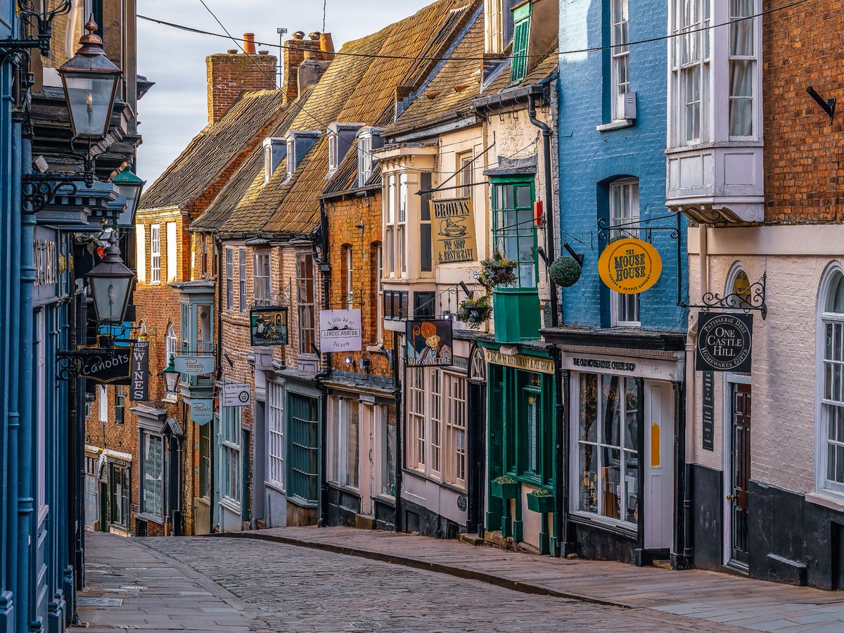 The vibrant Steep Hill, Lincoln #lincoln #lovelincoln #visitlincoln #sunrise #morning #cobbles #heritage #ukcities #tourism