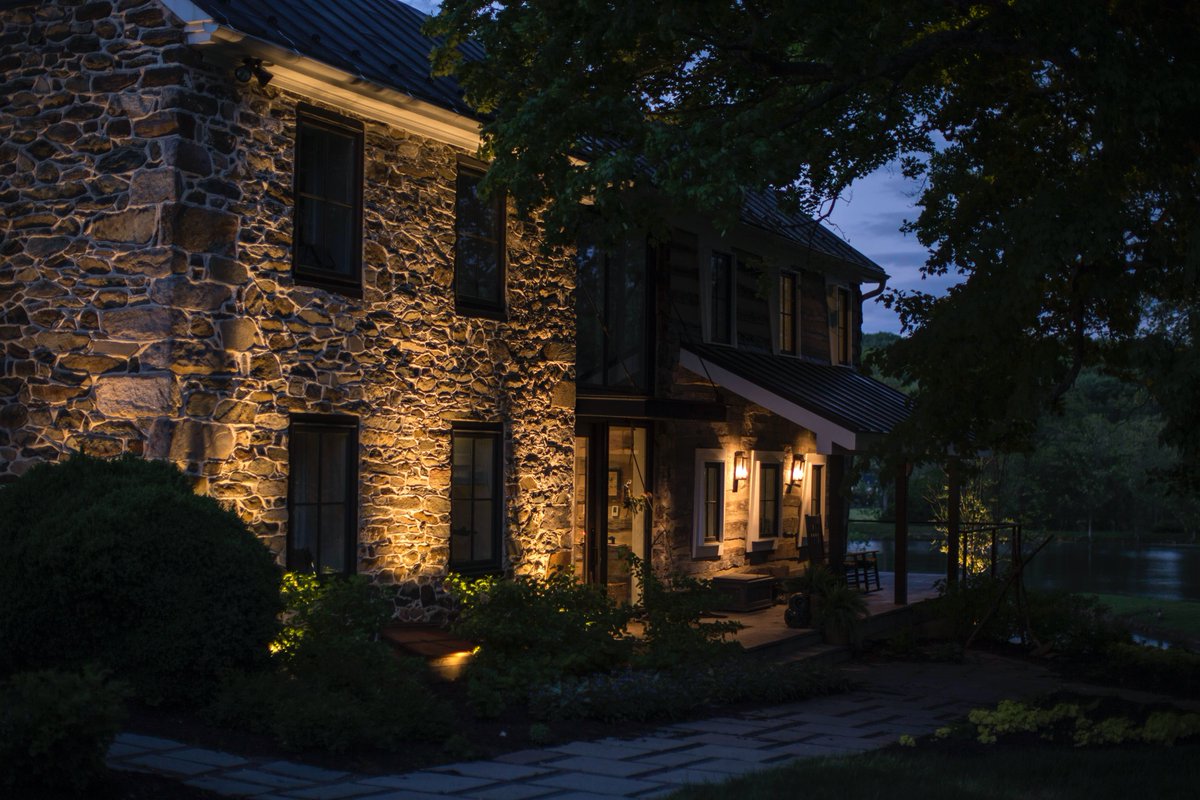 DayloomDesign's tweet photo. When this property was built in 1801, electricity was not yet available for homes 💡
200+ yrs later, we gave this rustic yet elegant, historic property in western Loudoun County VA a warm, inviting glow https://t.co/wvAIvmVl6O