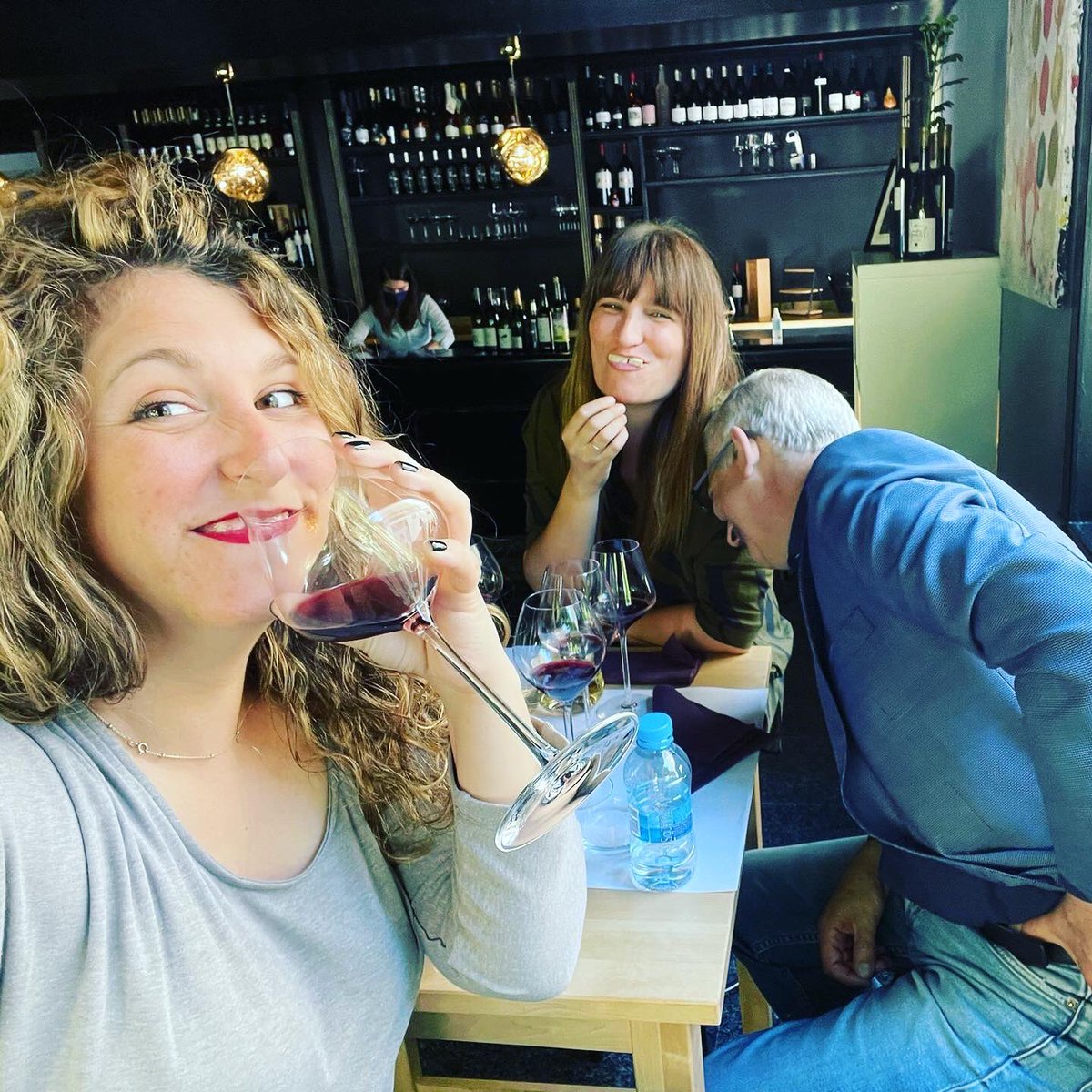 lauraocamar's tweet photo. Este año por el día del padre hemos hecho una cata con Flor de Sal. Un plan muy divertido y recomendable 🍷🍷🍷#Planpadreehijas #Regalo #DíadelPadre #Planfamiliar

(El paseo al terminar para bajar el vino se considera obligatorio 😅) https://t.co/AEJayhId3A