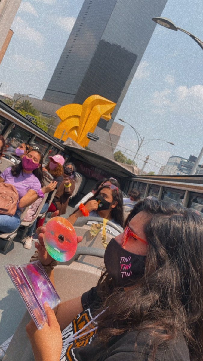 stoesselmexico's tweet photo. #TiniBus en Reforma 

@TiniStoessel así celebramos tus 24! https://t.co/HJdgD6aOVR