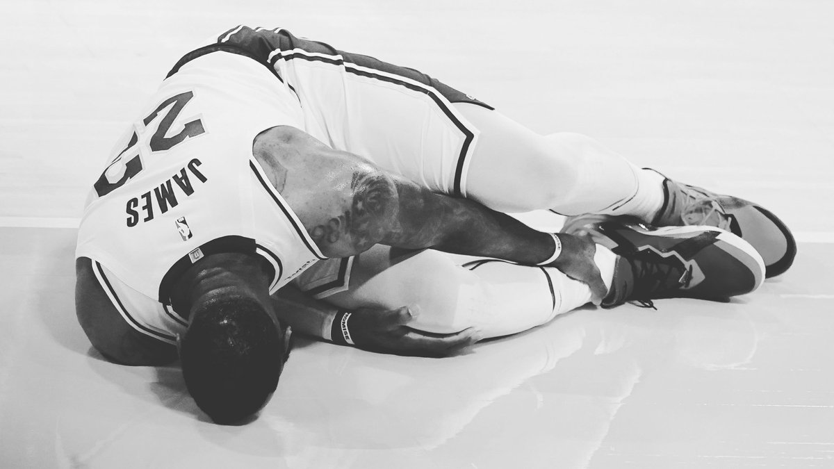 BlindHotties's tweet photo. @benmaller @DavidJGascon Like you always say Ben `don't let a falling star fall on you`  🌠 https://t.co/aytaXtEUcE
