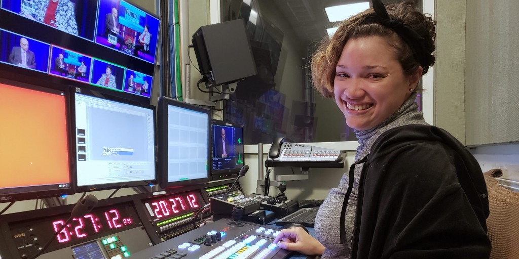 CUNY's tweet photo. Documentary filmmaker Carla Franchesca Robles, who graduated from @bmcc_cuny and @CityCollegeNY, founded her own production company to break barriers and amplify “voices of the unheard.” https://t.co/nTmHHdsZwE https://t.co/gCc6rQiQvB