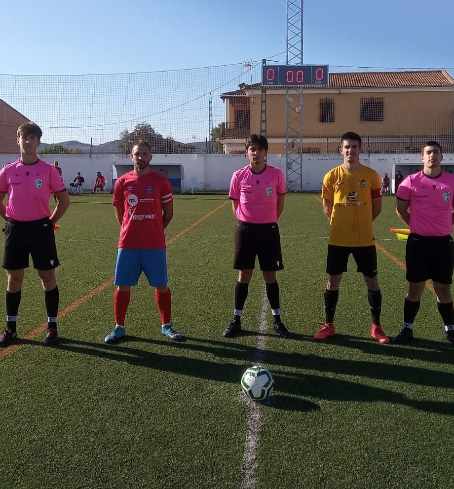 OrceraCF's tweet photo. #ORCSenior
Un gol en el 92' nos impide traernos 1pto de Guarroman en un buen partido de los nuestros que acaba en 2-1 #GuarromanOrcera https://t.co/2MwI1vcoRk