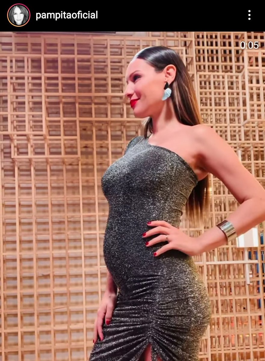 Sir_Mathius's tweet photo. Pampita de 5 meses / yo en el gimnasio entre la primera y segunda repetición de abdominales https://t.co/Uzz9Elj44E