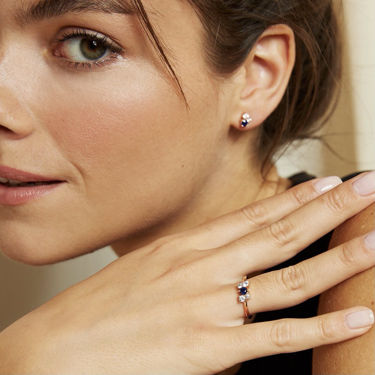 ecksand's tweet photo. Everyday dainty pieces handcrafted with ethically-sourced, expertly curated White and Blue Sapphires set into 100% recycled gold. Discover more sustainable jewels via the link in our bio!

#sapphirejewelry #whitesapphire #sapphireearrings #sapphirerings https://t.co/gU38VN8zqO