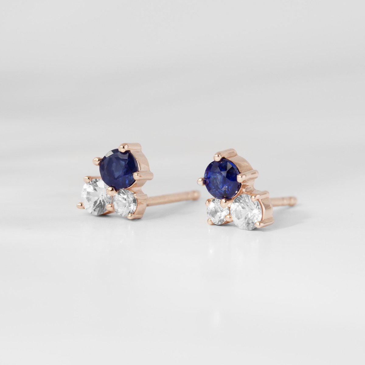 Everyday dainty pieces handcrafted with ethically-sourced, expertly curated White and Blue Sapphires set into 100% recycled gold. Discover more sustainable jewels via the link in our bio!

#sapphirejewelry #whitesapphire #sapphireearrings #sapphirerings