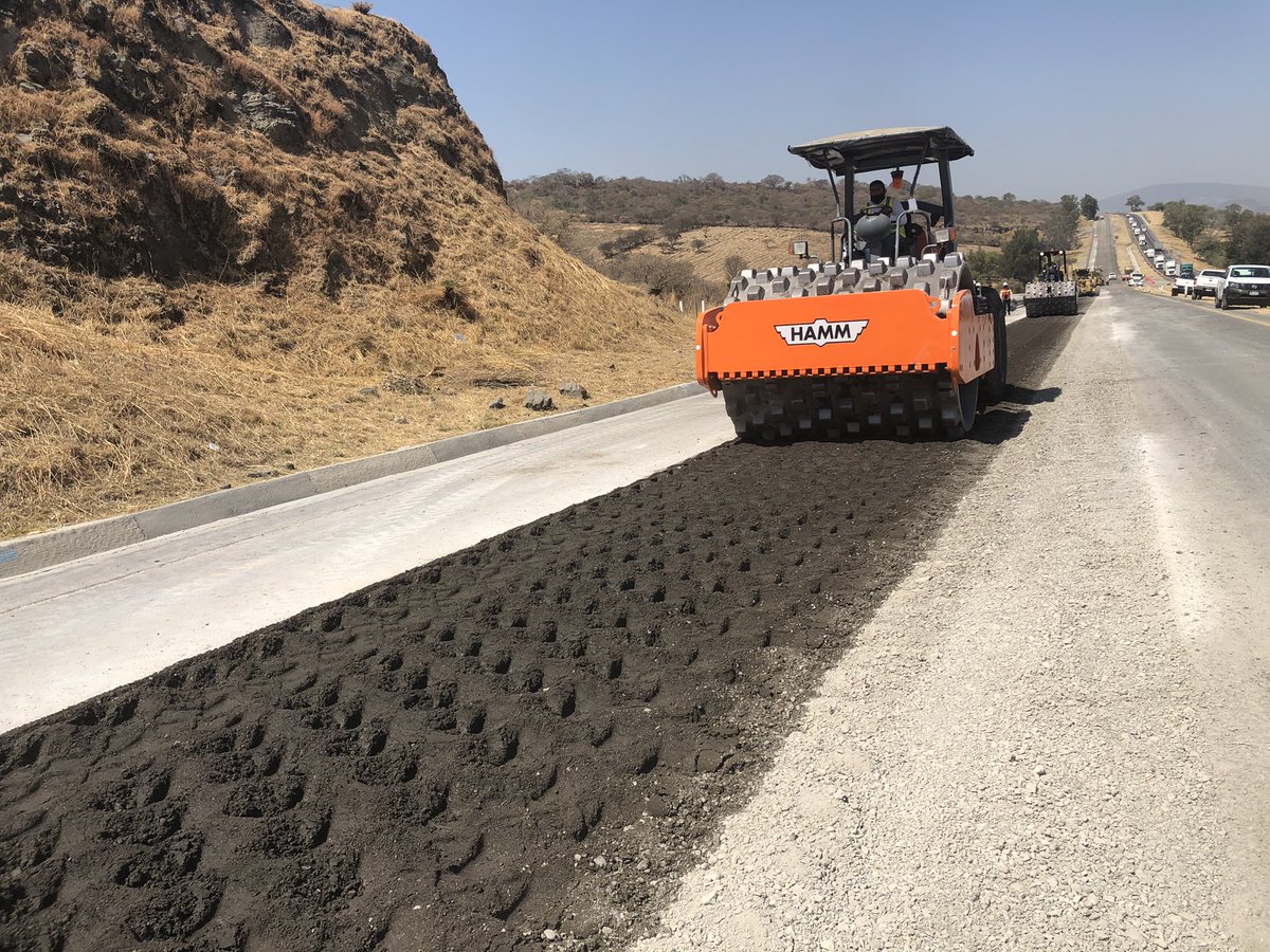 sserment's tweet photo. Base estabilizada con asfalto espumado con 80% de material recuperado aplicada en autopista de alta especificación. Una alternativa ecológica, económica y con excelente desempeño.
#Calidra #SiempreAhí #Estabilical https://t.co/usHtFgcrsp