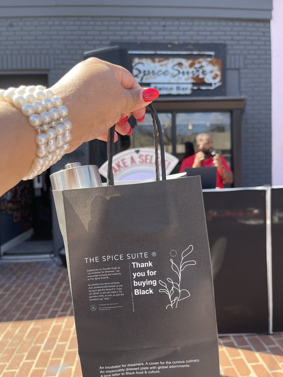 LovelyLainee's tweet image. Sunday funday @thespicesuite. #sheshopsthespicesuite #thespicesuite #spiceislife #foodisfashion #spiceupyourlife #spicesuitedc #spicesuiteseasonings #spicesuitesignaturespice #spicesuitespices #spicesuitejunkie #spicesuitespicebae #spicesuitefan #spicesuitepersonalshopper