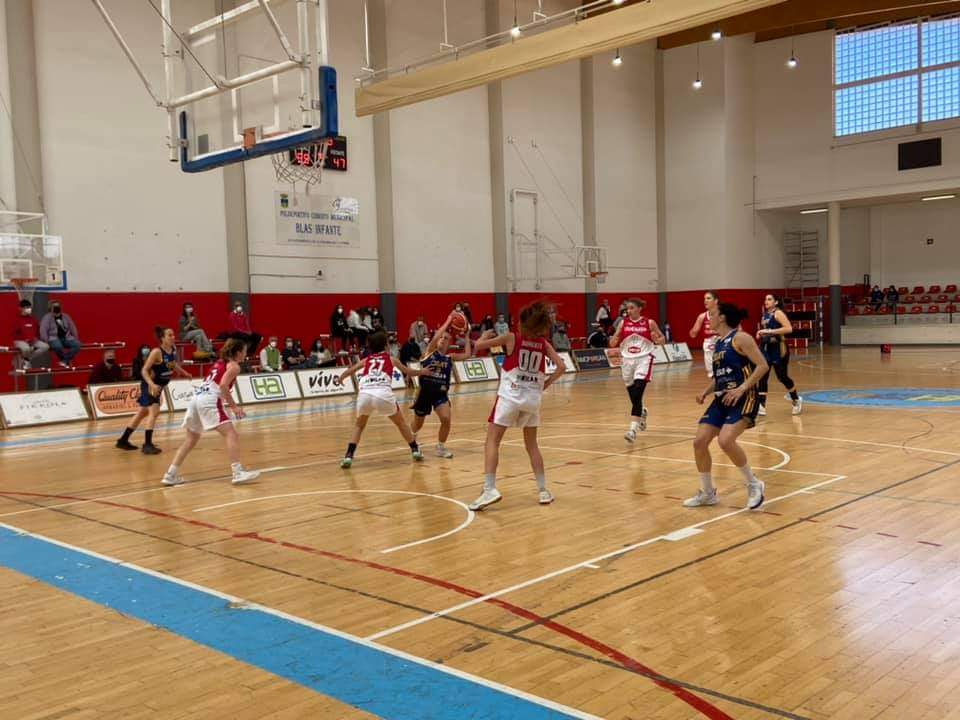 CBAlhaurinTorre's tweet photo. ¡PARTIDAZO, PARTIDAZO! DEL ASISA ALHAURÍN DE LA TORRE Y CAMPEONAS DE LA LIGA REGULAR POR DERECHO PROPIO

El mejor partido sin duda de la temporada ante un Córdoba muy reforzado con dos extranjeras.

ASISA ALHAURÍN DE LA TORRE 65
CORDOBA DOBUSS 54
Primera Nacional Femenina

#cbat https://t.co/1kHiKRGJTn