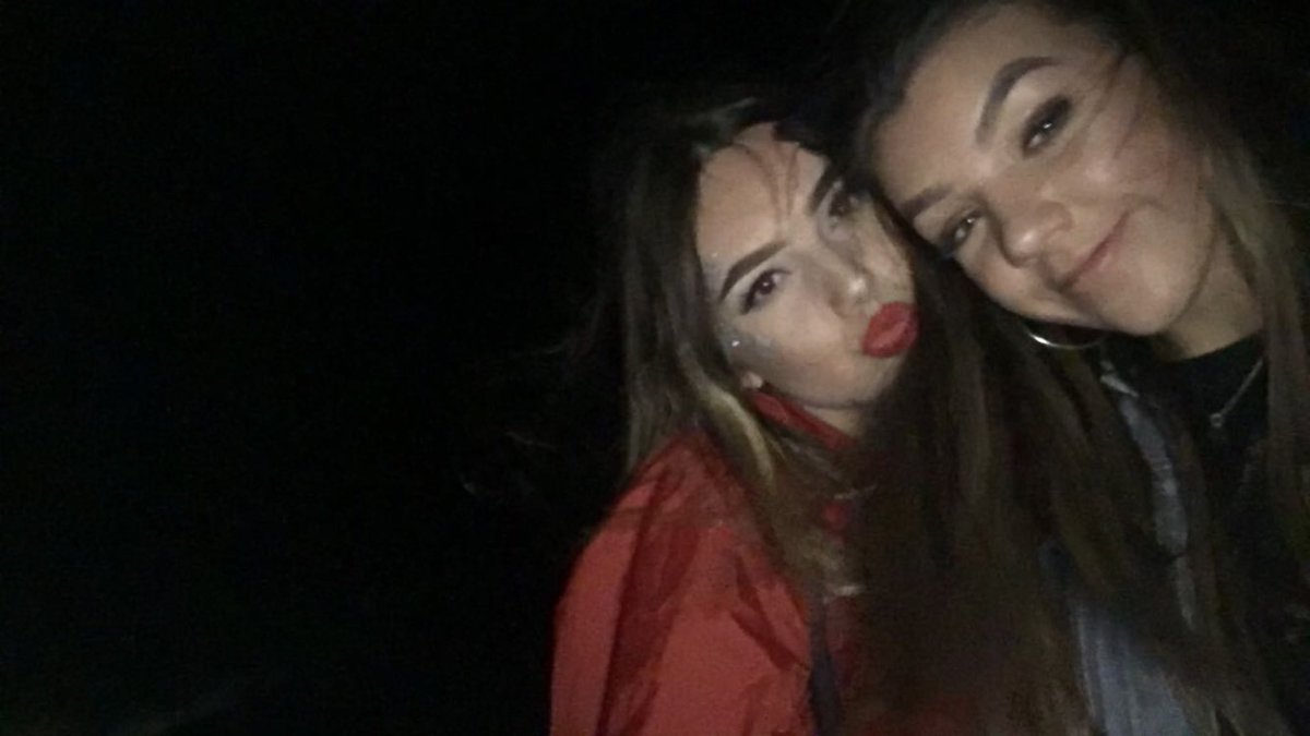 abbirodleyy's tweet photo. @bethdejong2 happy birthday gorjj❤️ hope ur days been the best ever!! Luv n miss ya :( xxxx https://t.co/7dEqIwKk7V