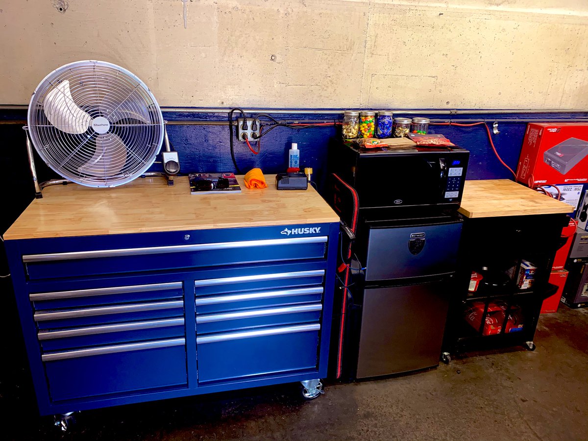 #worksomewhereyoulove  #workspace #stayorganized #workhardstayhumble💯 #istaygrinding #12voltlifestyle💙