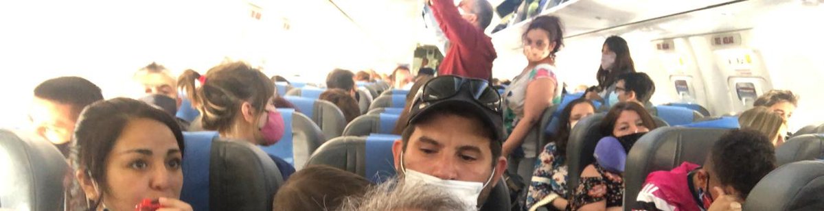 vero767's tweet photo. @Aerolineas_AR @todonoticias @BAProvincia 
Lindo protocolo el de la empresa , deplorable la tripulación de cabina poniendo orden.
Después no quieren contagiarse . Donde esta el control por parte de la empresa. Vuelo saliendo a Ushuaia 21/03/2021 16 hs.
Ezeiza https://t.co/5Q21GOdW64
