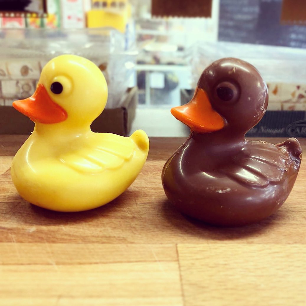 Castle_Chocs's tweet photo. 🦆 We always look forward to these guys arriving in the Easter range! Yellow (white chocolate) and Milk Chocolate Rubber ducks! They make an excellent little present! 🦆
Free delivery on orders over £15!  
https://t.co/Gkz4Hj0qwD https://t.co/39H4Urq0YU