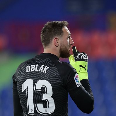 1 - Jan Oblak 🇸🇮 has saved his first penalty shot after ten faced at home in all competitions (eight goals + one missed)، the second one after saved vs Hakan Çalhanoğlu