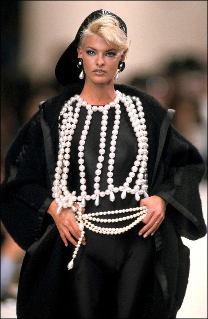 We've spent the morning looking back at some of the most breathtaking pieces of Chanel jewelry from the 1990s and we have no regrets.  --> bit.ly/2xPhU30

© 1992 Rex USA. No // ©  Gamma