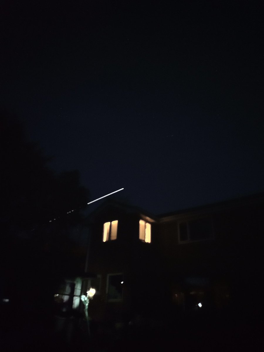 MrsChalkz's tweet photo. Great #ISS pass over #Bridport! @VirtualAstro #Dorset https://t.co/PohbCUq1oy