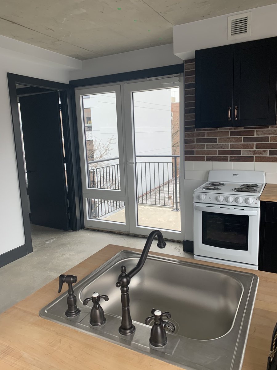 kingdavid_04's tweet image. We up!!! 🙌🏾🙌🏾💫💫❤️❤️ #bathroom #views #viewsfromthe6 #balcony #newbeginnings