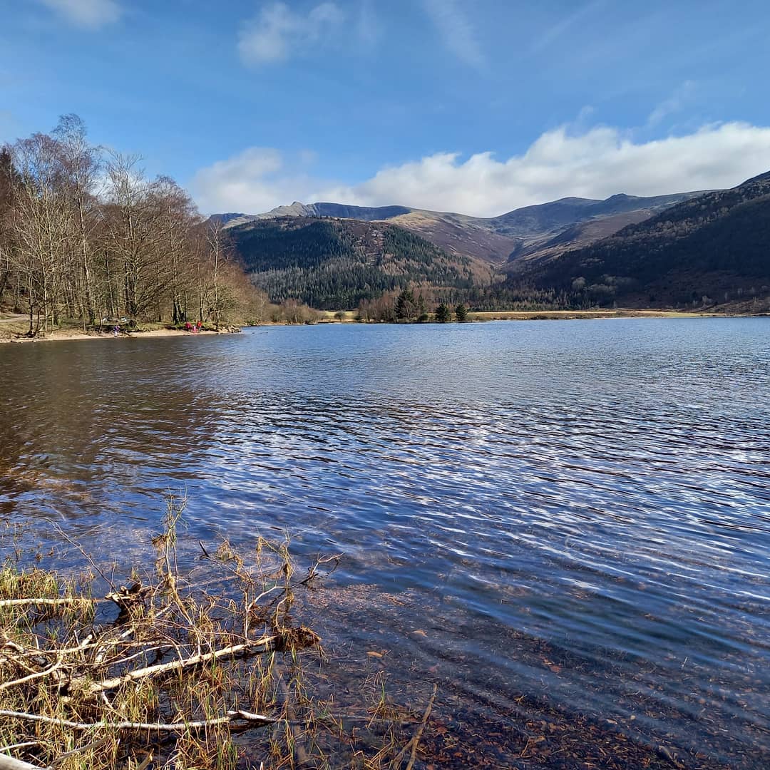 Spring time sunshine and views this afternoon along Ennerdale Water. Lovely low level walk perfect for all the family though not sure the girls always agreed with that today!!

#clarencehousekeswick #keswick #LakeDistrict #dailylakes #familytime #walking #mountains @VisitKeswick