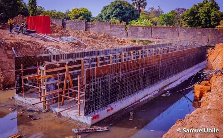 madammofficer's tweet photo. #KadunaUpdates : Dualisation of Aliyu Makama Road from Station Roundabout to Television road By @CCECCKADUNA
Item of work: Culvert work at Chainage : CH0+748
📸 : SamuelUbile
#KadunaUrbanRenewal #Infrastructure #TeamElrufai #CCECC @GovKaduna
@elrufai
Date 21-Mar-2021 https://t.co/wvdnbtKUcL