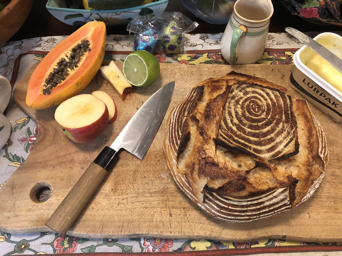 Manic_Henry's tweet photo. Did some good baking yesterday. This is a 100% plain flour basic bitch of a sourdough. I didn’t have anything else- not even wholemeal flour. Turned out pretty well though :-) #breadlyf https://t.co/90vZdBtsU7