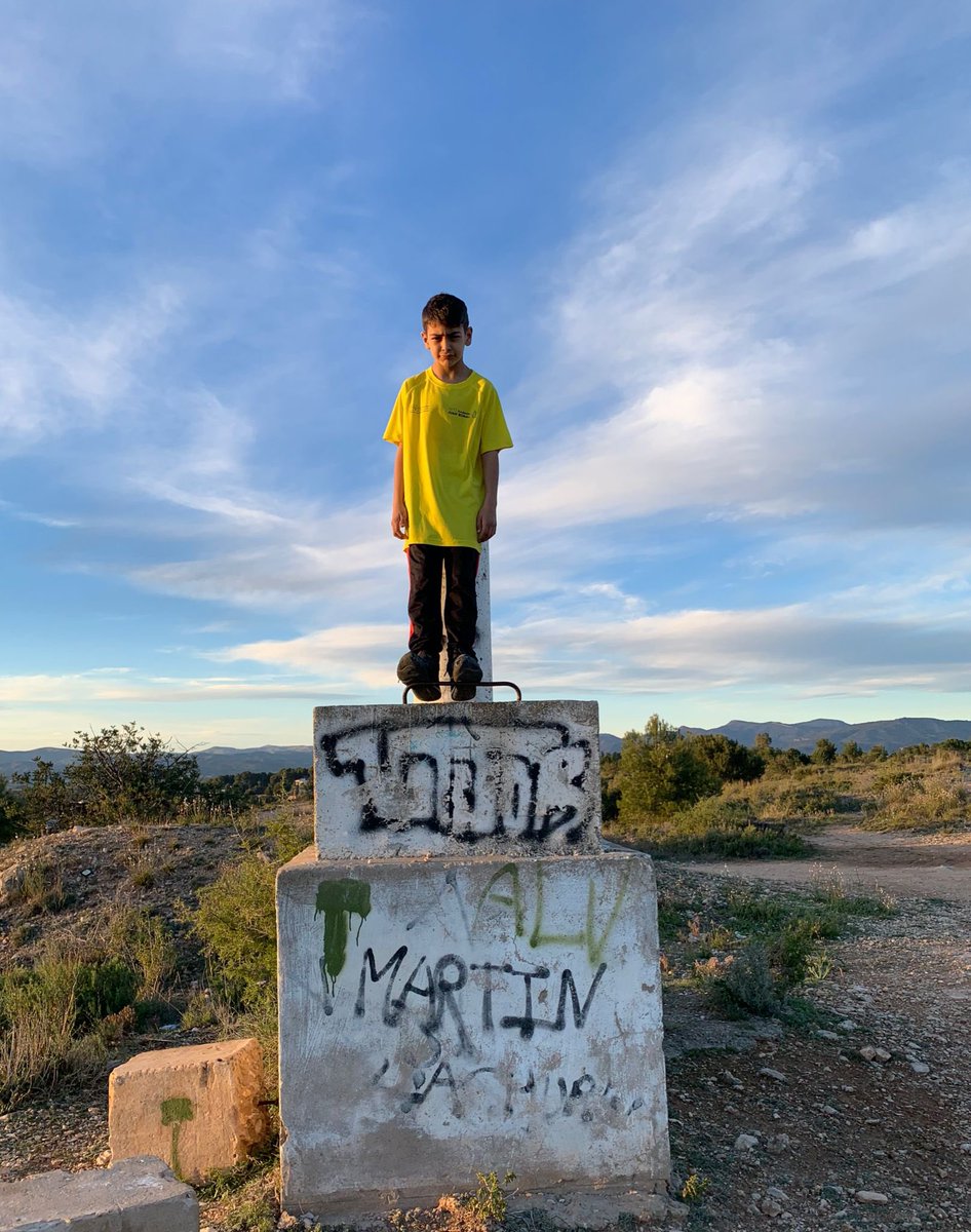 Csamisancer's tweet photo. Hugo y su familia 👨‍👩‍👦🐶🐶 también han superado el reto💪🏼 Enhorabuena familia @GIMENOISABEL @RetoF_JuanBonal https://t.co/CiDVVqG00h