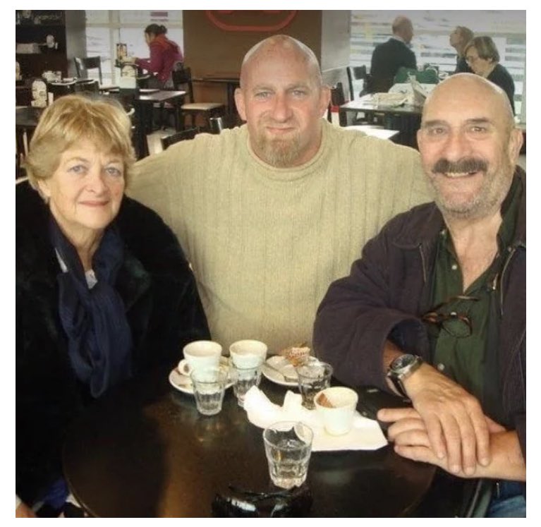 Mis padres murieron en el 2017  en manos del tenebroso y macabro <a href="/PAMI_org_ar/">PAMI - INSSJP</a> de los barrios de San Isidro y Vicente Lopez en el Gran Buenos Aires. La tercera edad siempre discriminada en nuestro pais. Antes y ahora. Ni olvido ni perdón.