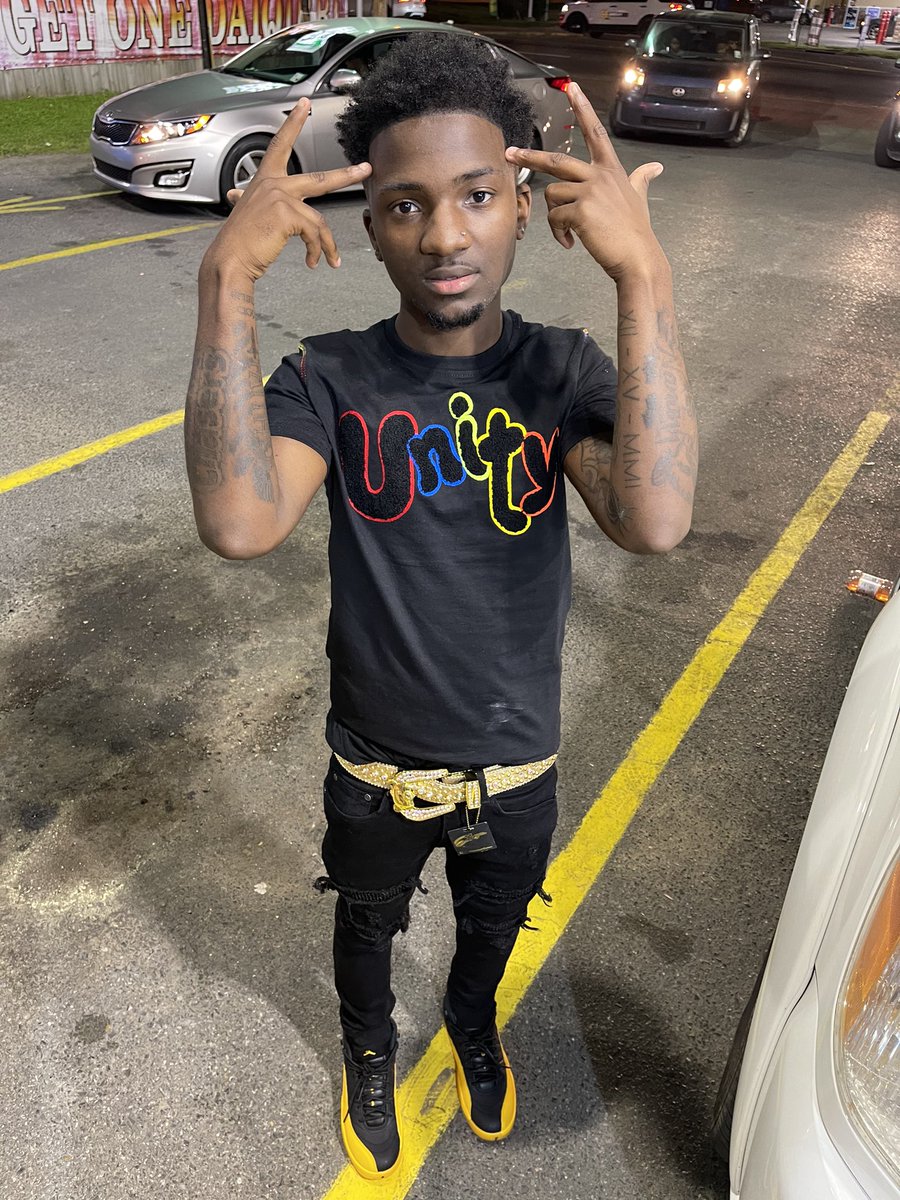 guhhthats's tweet photo. Take the breath out my body😷....i’ll still be the livest li nigga🖕🏾😏📌...💨🧡 #YOUnGanAmBiTion🦍 #SMM 🩸 https://t.co/8Zru3zl07A