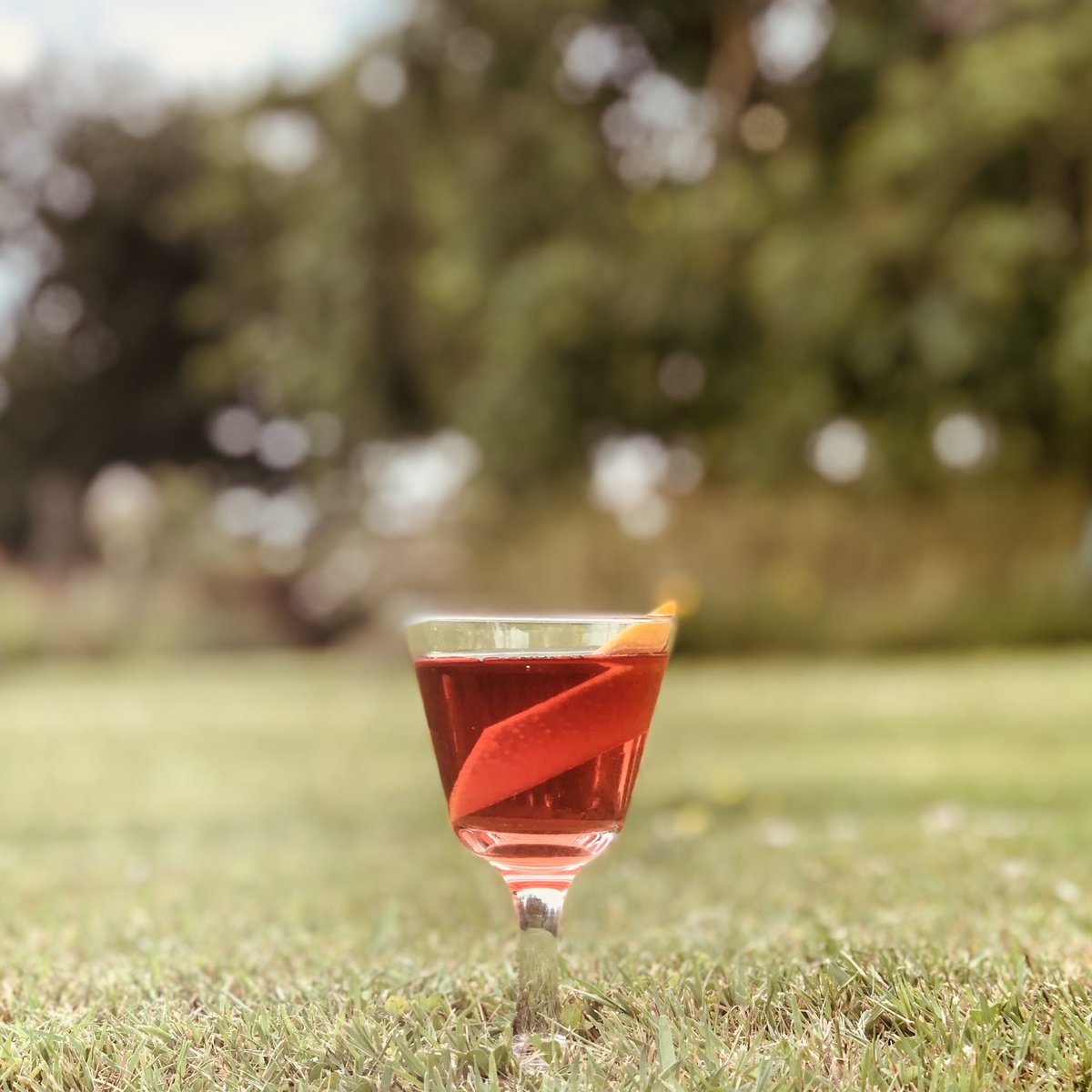 #worldvermouthday - we ( Team Audemus ) prefer our negronis with white / blanc vermouth .... it really lets the botanicals in Pink Pepper gin sing ! Give it a whirl #gin #vermouth #campari