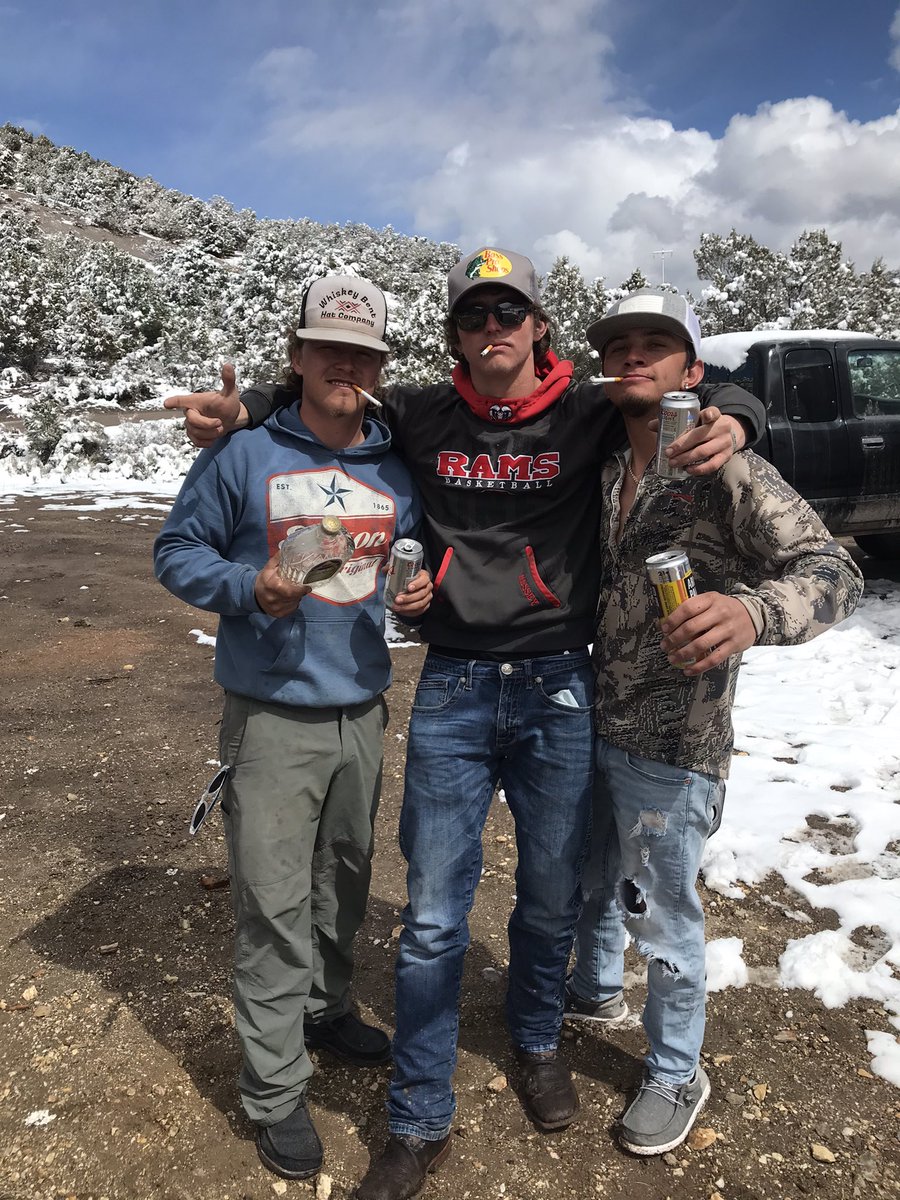 hesstonhutchin1's tweet photo. Just a bunch of messed up kids https://t.co/ahFmi6hTJl