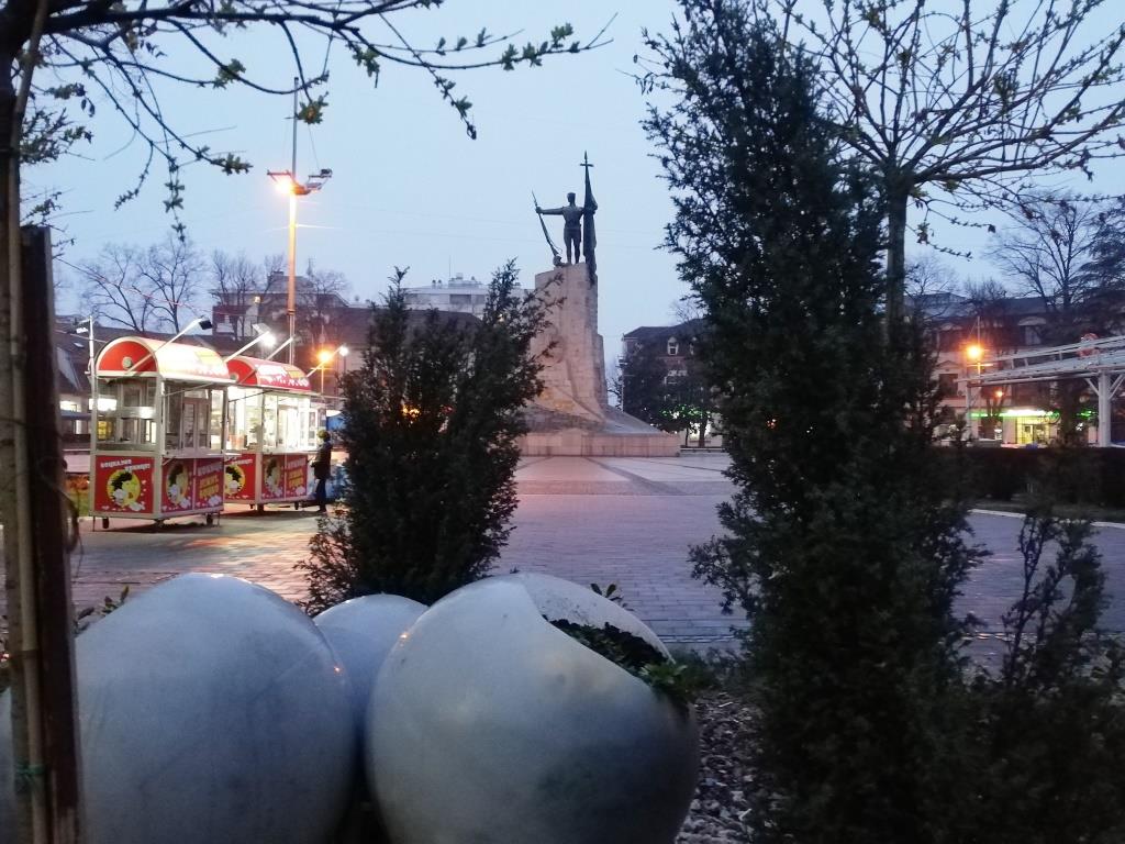 Kraljevacke's tweet image. #Nedelja zavrešena sa preko#150 #novozaraženih #dnevno Kraljevo:kraljevackenovosti.com/nedelja-zavrse…