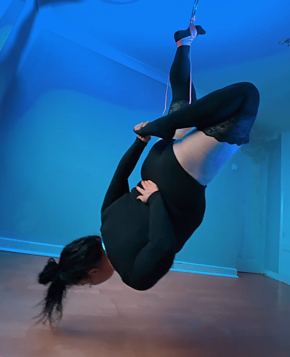 mystrix10's tweet photo. Single leg gravity boot! 

#plussizeropebunny #rope #shibari #gravityboot #ropesuspension https://t.co/pTs0evX5O3