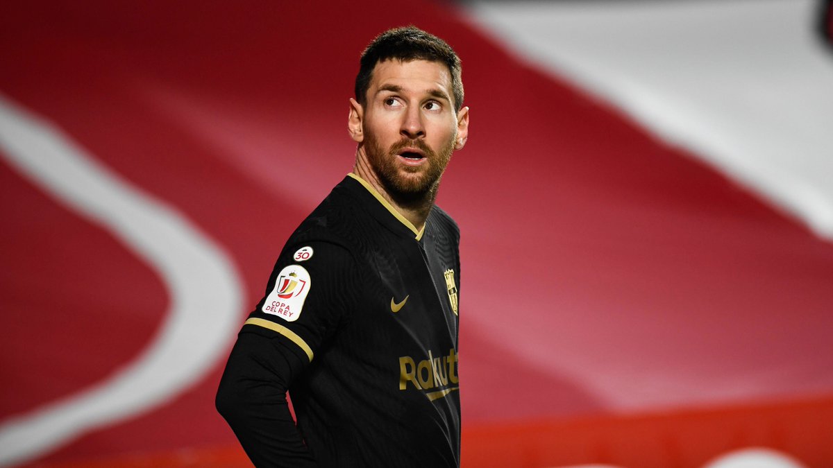 FIFAcom's tweet photo. ⚽️ Most goals (661) ✔️
➡️ Most assists (290) ✔️
🎩 Most hat-tricks (48) ✔️
🏆 Most trophies (34) ✔️

and now...

👕 Most appearances (768) ✔️

🔵🔴 In every respect, Lionel Messi is in a class of his own at @FCBarcelona 🔝 https://t.co/6gljrPGYNB