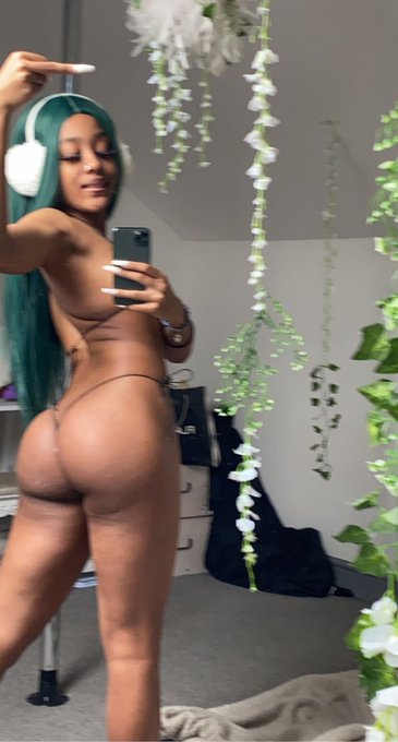 1 pic. kiss it better https://t.co/WDRNj6UUvH