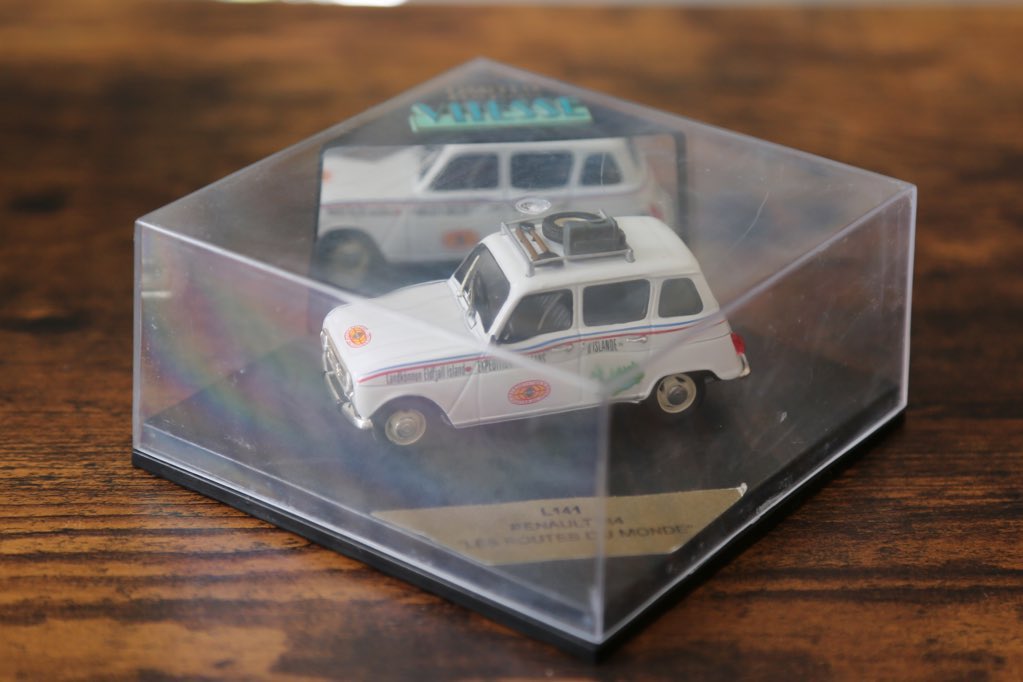 DearPru43803316's tweet photo. VITESSE/ビテス製、RENAULT R4 LES ROUTES DU MONDE。ビテスはポルトガルのメーカーで、たくさんのマニア向け車種をたくさん発表されています。 #雑貨 #ブロカント #ミニカー #ダイキャスト #vittesse #ビテス #renault #ルノー #サンク https://t.co/VfSrSI9eDo