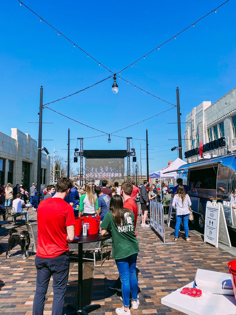 haydenbarnack's tweet photo. Fun afternoon at downtown Indy’s outdoor Bball Bash, watching Loyola Chicago, Baylor and Syracuse advance to the Sweet Sixteen! #MarchMadness https://t.co/BeWNYORpzV