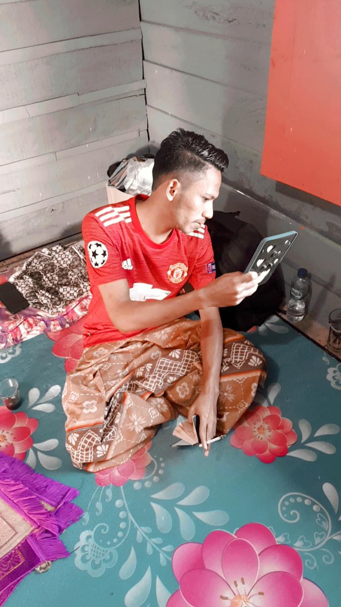 Rahmat42721363's tweet photo. "Emang Enak jadi cowok"!! 
"Mau liat buaya tinggal ngaca"!!😁
#MUFC
#OleOut https://t.co/23xT36RoSv